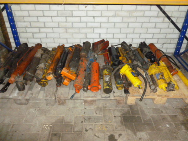 Hydraulic cylinders