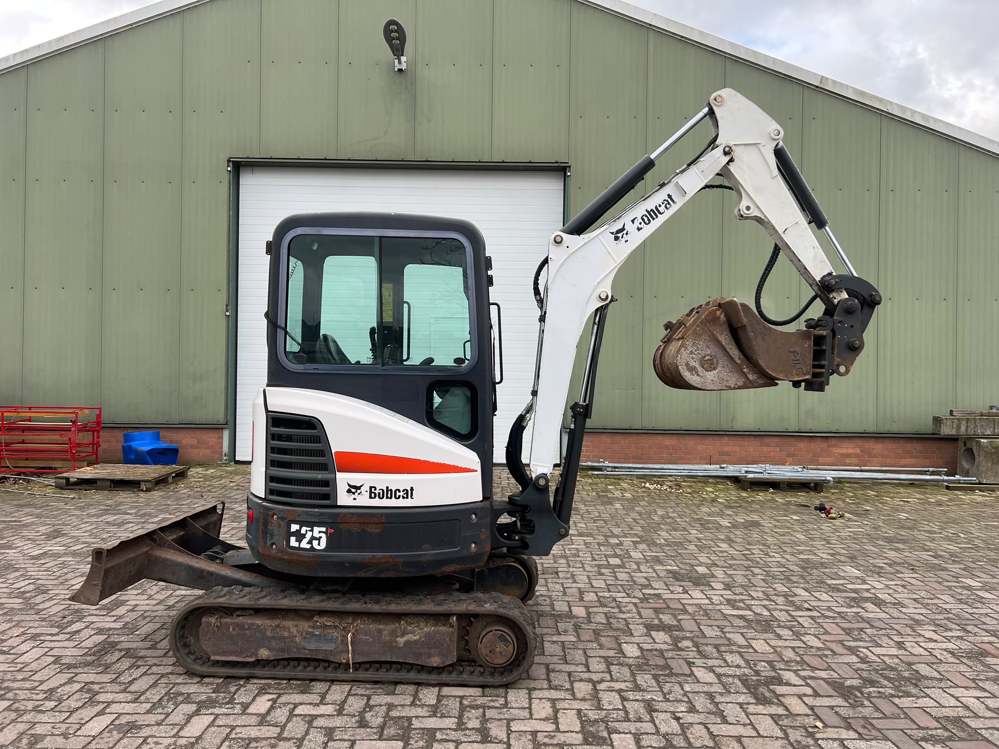 model de excavator compact