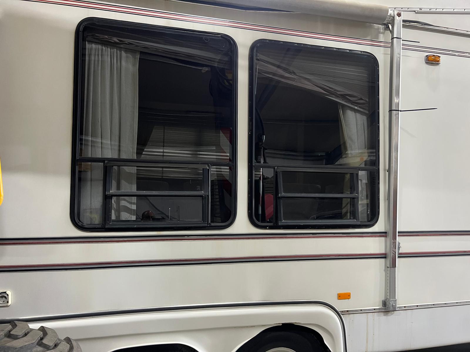 Royals International 5th Wheel Caravan - Afbeelding 4